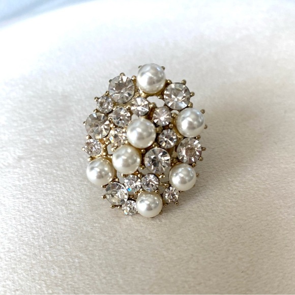Jewelry - Pearl Rhinestone Chunky Statement Gold Ring
